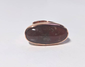Turvy lange ovale koperen statement ring met rode jaspis edelsteen