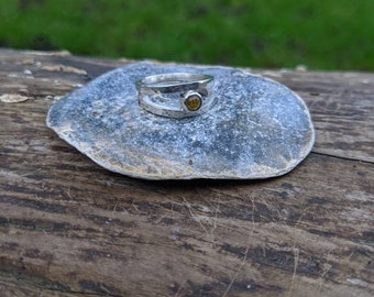 Sterling zilveren dubbele ring met textuur schacht en Citrien edelsteen instelling, hallmarked 925