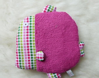 doudou poisson Suzanne tout doux et à motif pois poisson rose