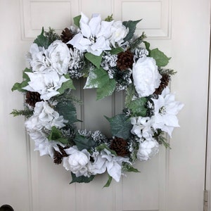 Poinsettia Holiday Wreath, Poinsettia Wreath, Winter Wreath Front Door, Christmas Front Door Wreath, Holiday Front Door, Whimsical Wreath