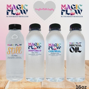 Puede incluir: Cuatro botellas de plástico transparente con tapas negras, cada una etiquetada con "MAGIC FLOW" y diferentes textos: "Still", "Suspended", "Original" y "Mineral Oil". Las botellas están llenas de un líquido transparente. El texto "16oz" está en la parte inferior derecha.