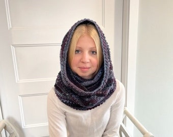PDF Häkelanleitung - Loop mit Kapuze - Schal mit Kapuze - Anfänger im Boho/Hippie-Stil Snood - Trendy Scoodie - Delia Dee Easy Hooded Cowl