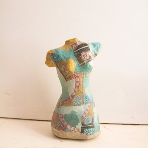 busto di donna ornametno da tavolo, scultura in carta di recupero, upcycling paper