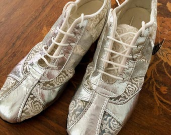 MUSTERVERKAUF: Silbernes Leder & Weiße Spitze Tanzübungs-Tango-Turnschuhe, Größe 37