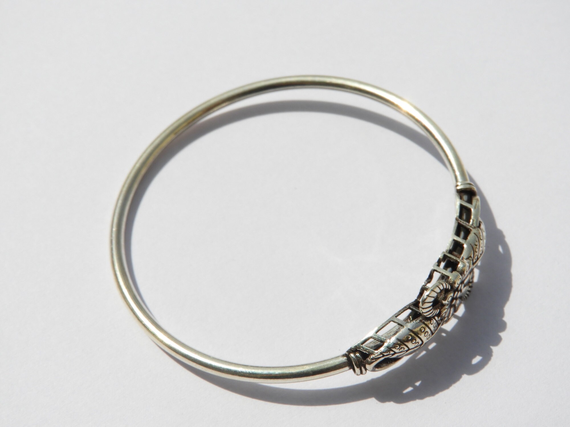 Vintage silver bracelet / bangle with leaf design