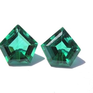 2 Stück Teal Grün Quarz Facettierte Phantasie Geformte Lose Edelstein Grün Quarz Perlen Handgemachte Edelsteine Größe 15 MM