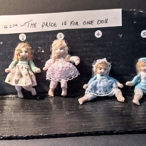 Miniature Dollhouse Dolls - 4 cm