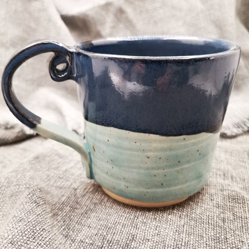 Ceramic painted shipping mug with cat on the roof