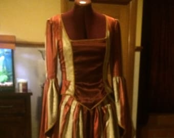 Victorian Gown with Bustle "ALEXANDRA"