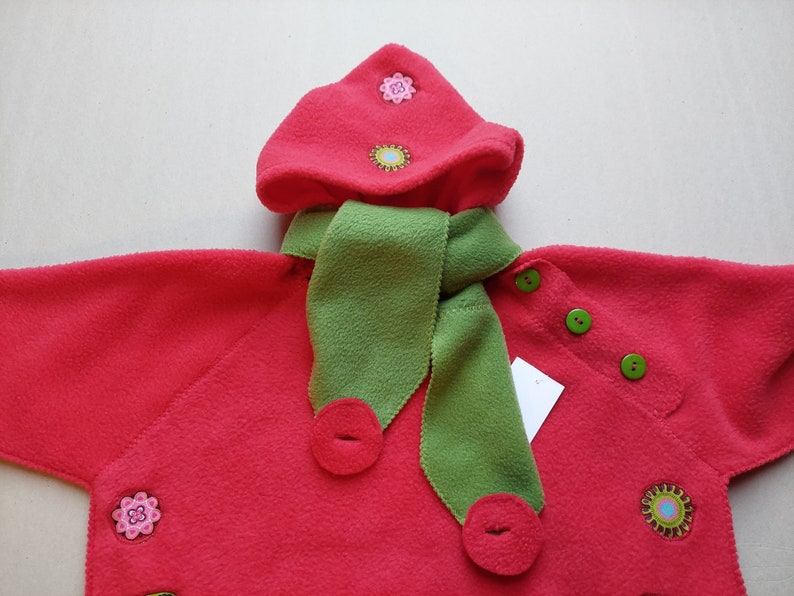 Kinder hoodie met sjaal van 18 maanden tot 2 jaar en een half in rood en groen fleece CLOCHADOUDOR afbeelding 1