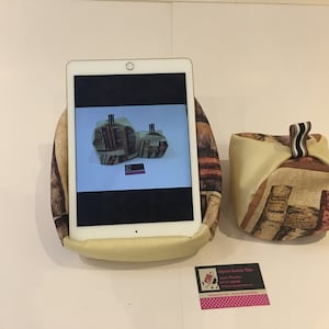 Estantería para libros, cojín para iPad Pro, soporte para iPad, soporte para tableta tipo puf, almohada para dispositivo Kindle, soporte para lector electrónico Nook, soporte para escritorio para iPhone