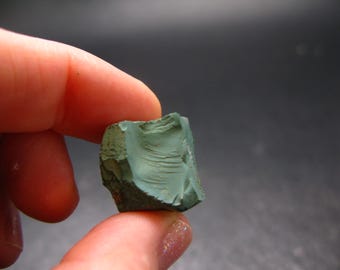 Pieza rara de volkonskoíta en bruto procedente de Rusia: 1,5 cm (0,6") - 4,15 gramos