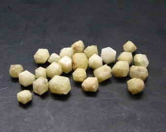 Lote de 25 grandes cristales de rodizita de Madagascar - 23,20 quilates