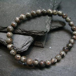 Originele Yooperlite-armband ~ ronde kralen van 7 inch ~ 6 mm