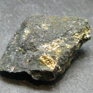 Healers Gold Pyrite With Magnetite Raw Stone From USA - 1.7&quot; - 22.20 Grams
