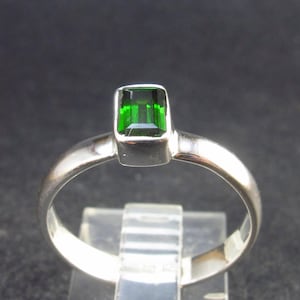 Modern Style Design!! Natural Faceted Intense Forest Green Chrome Diopside 925 Sterling Silver Ring - 2.6 Grams - Size 8.25