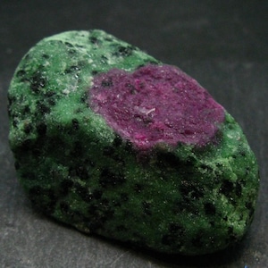 Robijn in zoisietkristal uit Tanzania - 2,3"