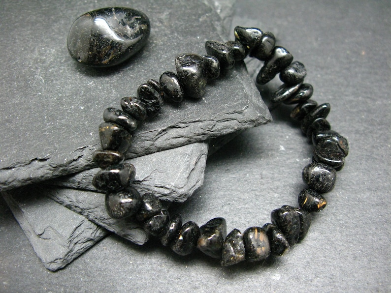 Nuumite Nuummite Genuine Bracelet 7 Inches 10mm Tumbled Beads 画像 1