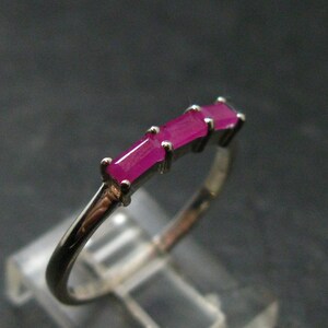 Anello in argento sterling con rubino a stella - Misura 8 - 1,71 grammi