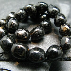 Nuumite Nuummite Genuine Bracelet 7 Inches 9mm Tumbled Beads image 2