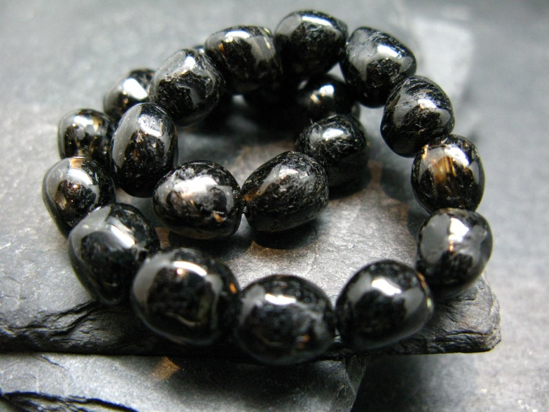 Nuumite Nuummite Genuine Bracelet 7 Inches 9mm Tumbled Beads image 2
