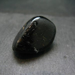 Rare Nuumite Nuummite Tumbled Stone From Greenland - 15.83 Grams - 1.2"