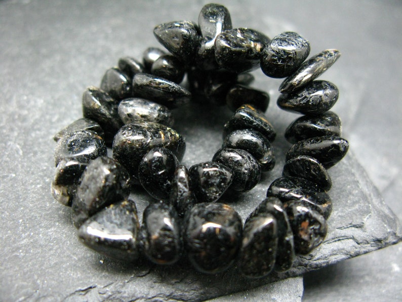 Nuumite Nuummite Genuine Bracelet 7 Inches 10mm Tumbled Beads 画像 3