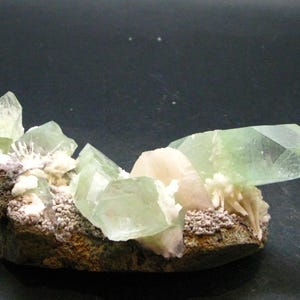 Groene apofyliet- en stilbietcluster uit India - 5,3" - 313,62 gram