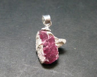 231 カボション ビクスバイト レッドベリル レッドエメラルド タイの宝石屋～【 ジェムクラブタイランド 】 / 《鑑付》【レッド