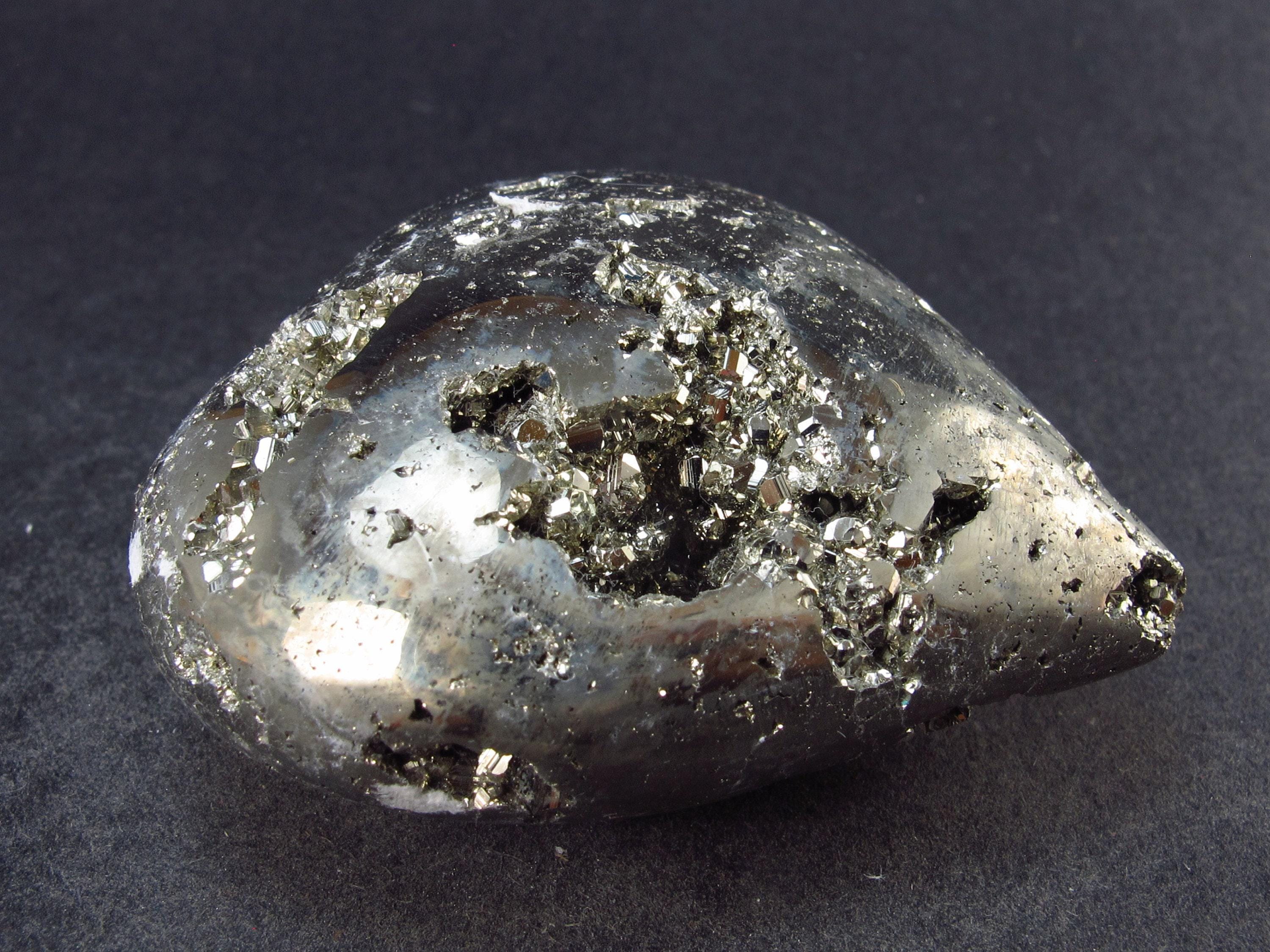 ペルー産パイライト結晶彫刻ハート - 2.1インチ - 129.8グラム - Etsy 日本