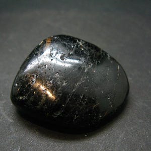 Rare Nuumite Nuummite Tumbled Stone From Greenland - 28.12 Grams - 1.3"