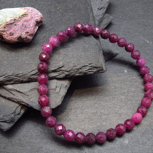 Bracelet Ruby Genuine ~ 7 pouces ~ perles à facettes de 6 mm
