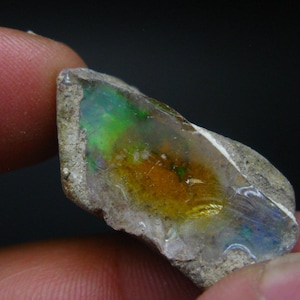 Natural Unpolished Raw Opal With Play of Color from Ethiopia - 1.2&quot; - 5.40 Grams
