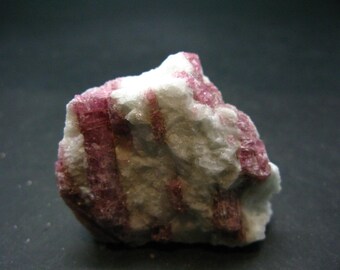 ブラジル産の大型ヘマタイトとルチルのクラスター - 1.1 インチ - 11.3