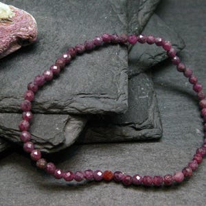 Bracelet en rubis véritable ~ 18 cm ~ Perles à facettes de 3 mm