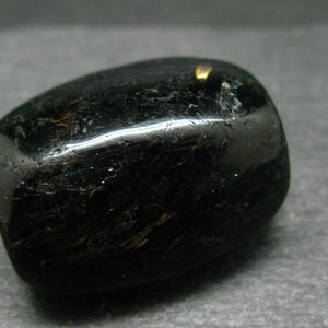 Rare Nuumite Nuummite Tumbled Stone From Greenland - 32.77 Grams - 1.3"