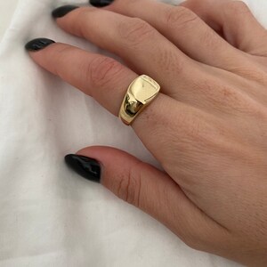 Signet ring for Women / men, Gold pinky ring, Signet ring, Bridesmaids gift, Gold ring, 画像 4