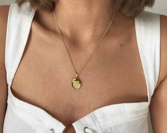 14K gold oval necklace, delicate oval pendant, dainty gold planted medallion pendant, antique medallion pendant,