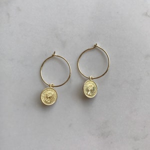 Delicate gold drop earrings, Dainty earrings, Drop coin earrings, Dangle earrings, Minimal earrings, Gift for her, dangle circle earrings 画像 2