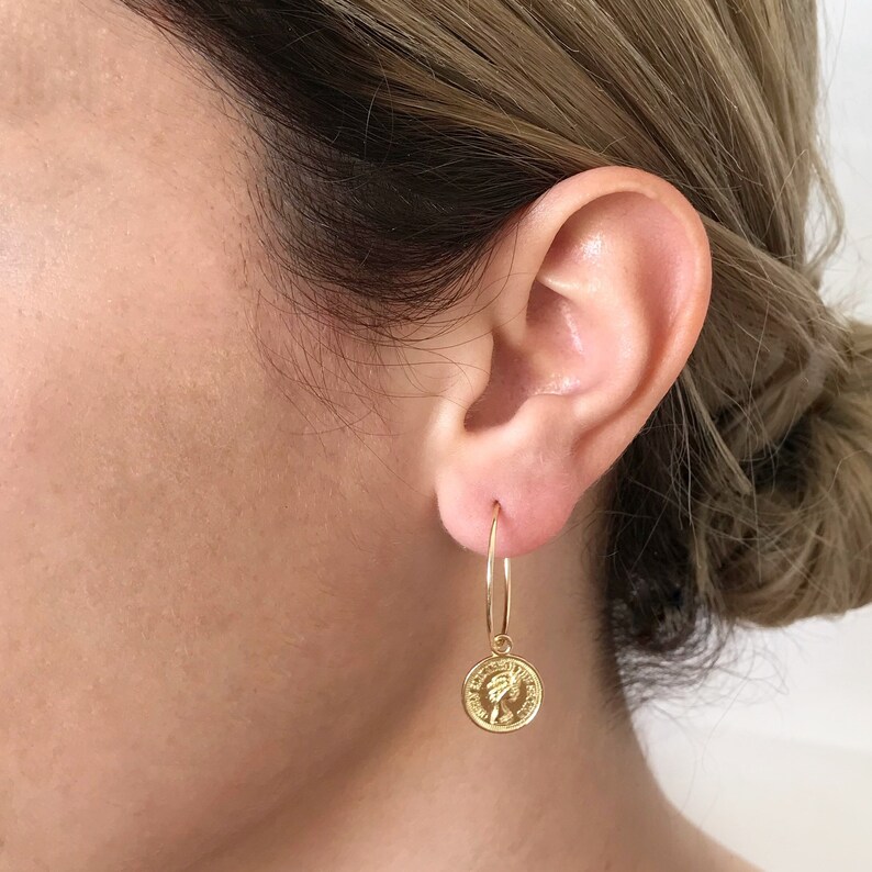 Delicate gold drop earrings, Dainty earrings, Drop coin earrings, Dangle earrings, Minimal earrings, Gift for her, dangle circle earrings 画像 1