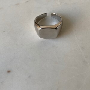Signet ring for Women / men, Gold pinky ring, Signet ring, Bridesmaids gift, Gold ring, 画像 2
