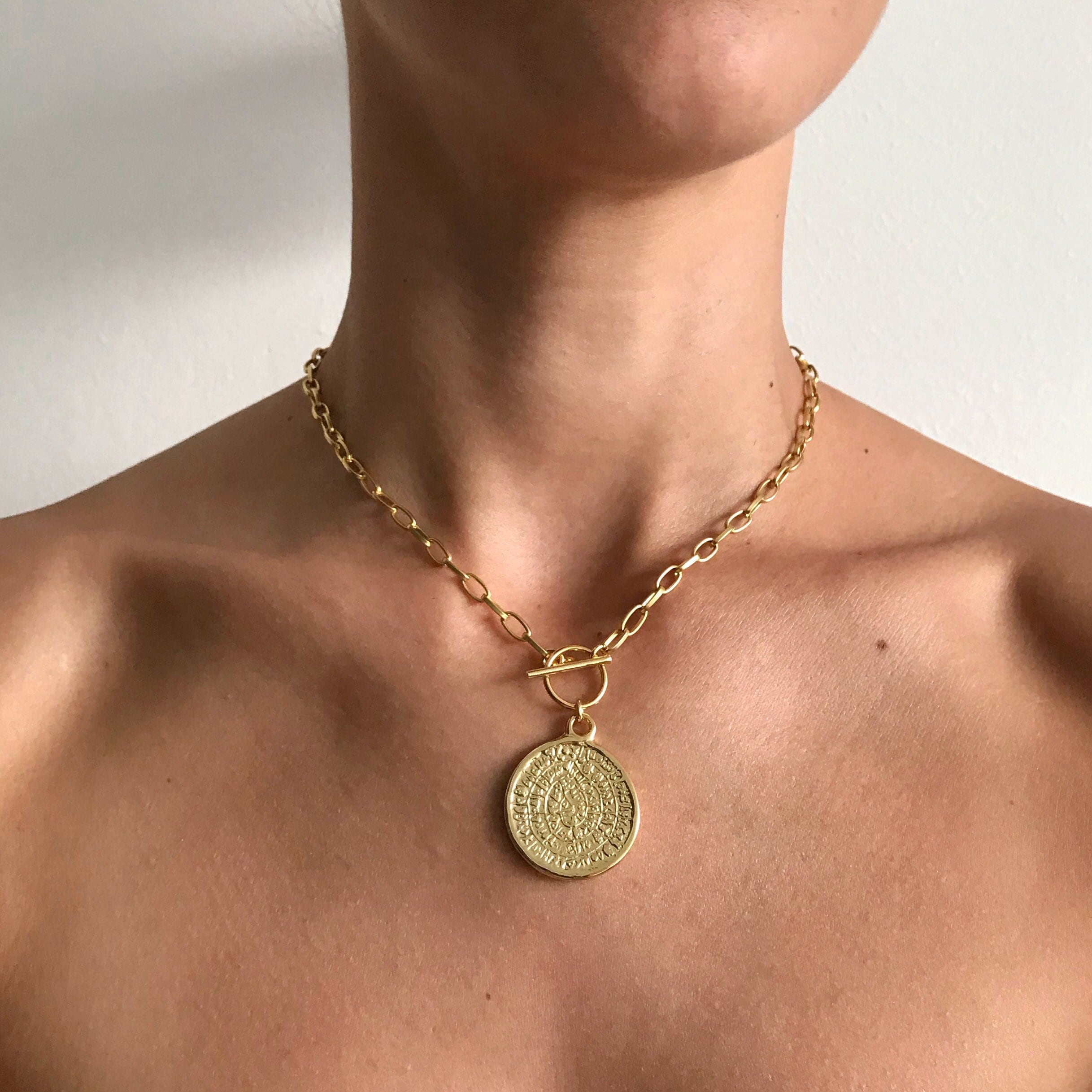 ネックレス・チョーカー Coin/Medallion Silver & Brass Pendant with Chain Necklace Medallion Necklace, Woman's Head Coin Necklace, Black Shiny