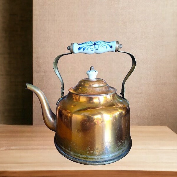 Vintage-inspired copper teapot with hand-painted Ceramic handle Classic copper pot  Collectible copper kettle with a Delft-style  handle