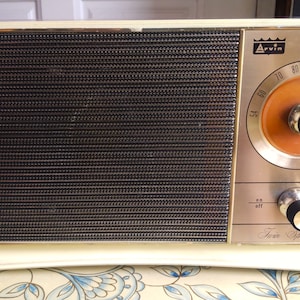VINTAGE Arvin Transistor Radio