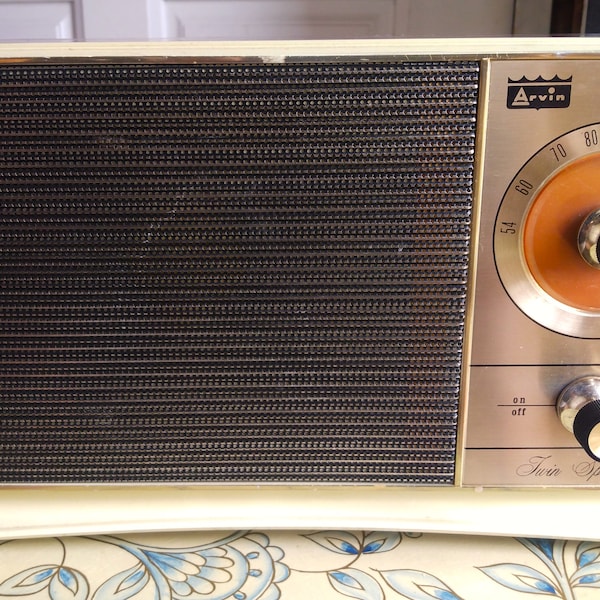 VINTAGE Arvin Transistor Radio