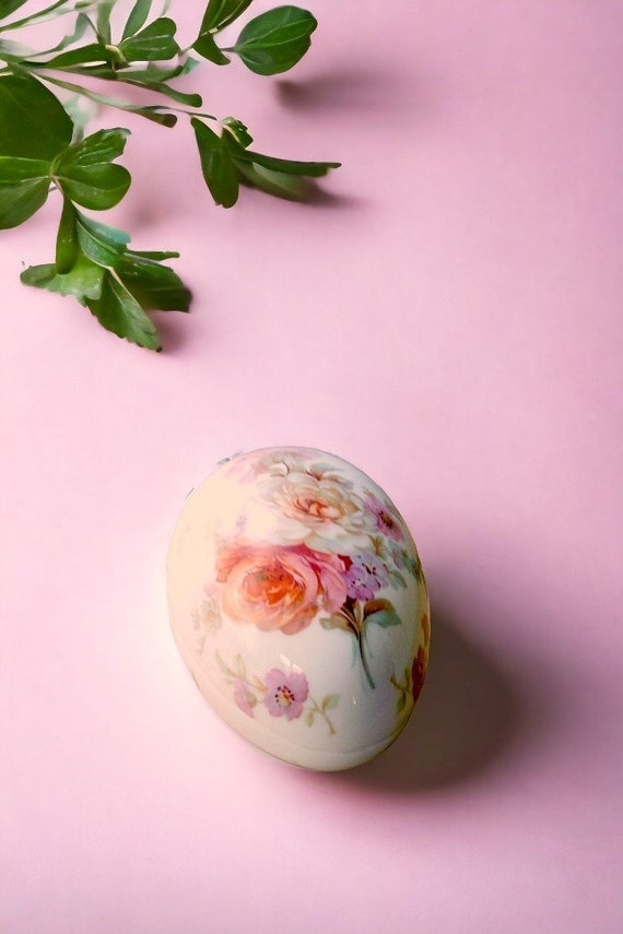 Vintage Limoges porcelain egg box Hand-painted Lim