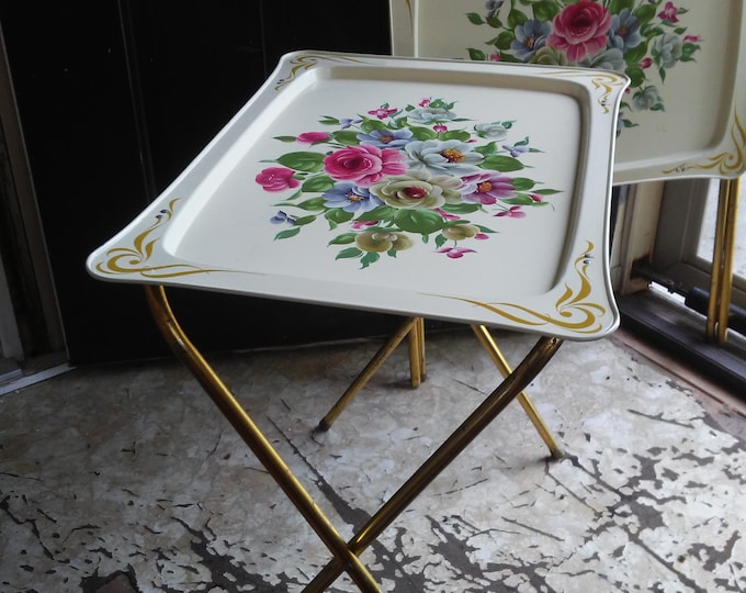VINTAGE Tole TV Trays//shabby Chic Floral Metal TV Trays//country