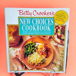 VINTAGE Betty Crocker cookbook emphasizing new culinary choices Timeless classics and contemporary favorites in Betty Crocker&#39;s cookbook