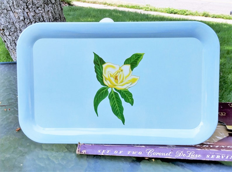 VINTAGE Metal Serving Trays// Retro TV/Serving Trays// Shabby Chic Trays// Mid Century Modern Bed/Lap Tray Set of 4 image 1