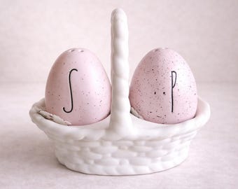Saleros y pimenteros con forma de huevo de Pascua de RAE DUNN